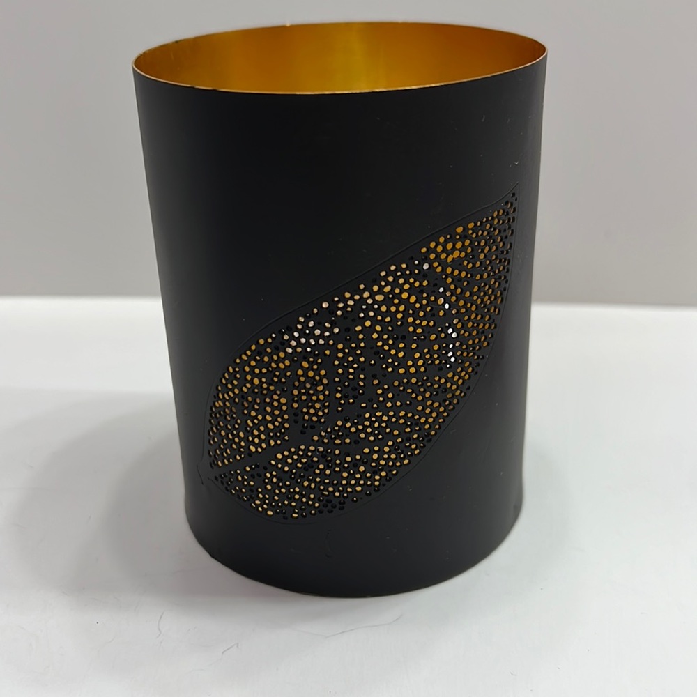 Candle holder